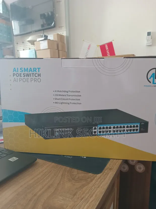 Hiklink 24 Port Cloud Managed PoE Switch - 1