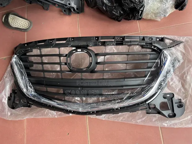 Mazda CX-5 2014-2016 Grille/Top Shell - 1