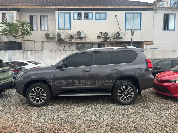2022 Toyota Land Cruiser Prado - Black - 1