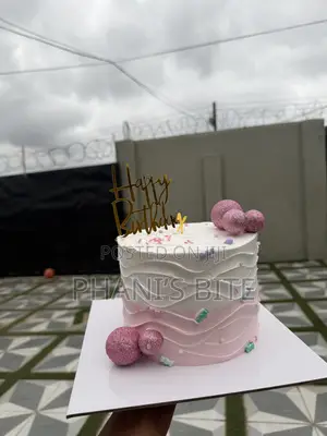 Beautiful Vanilla & Chocolate Cakes & Cupcakes