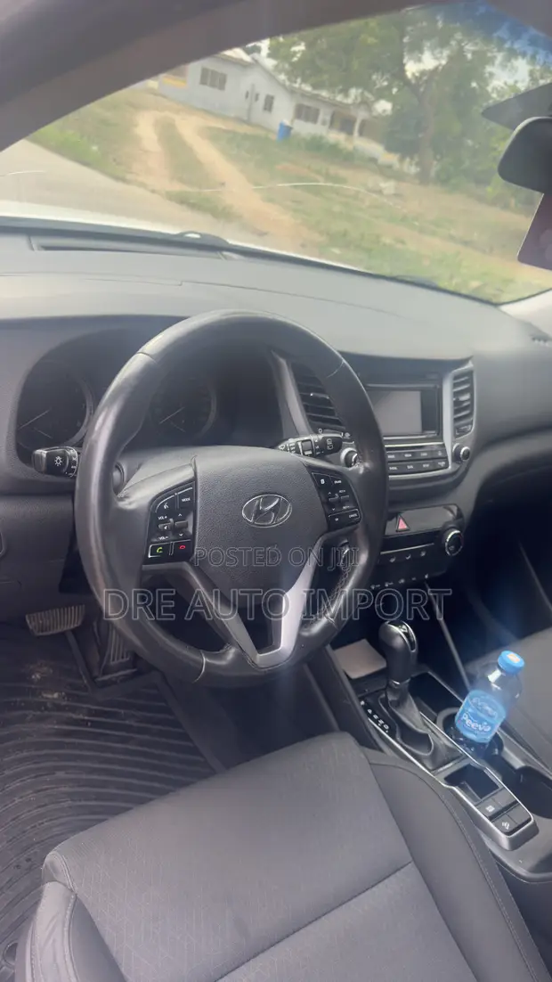 Hyundai Tucson SE FWD 2017 White - 1