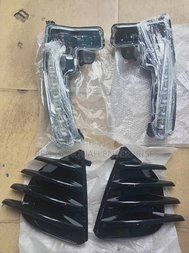 Toyota Corolla 2017 Fog Light and Cover - 1