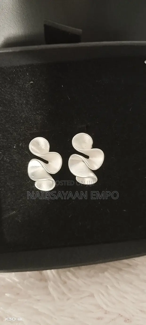 Pleated Wave Stud Earrings - 1