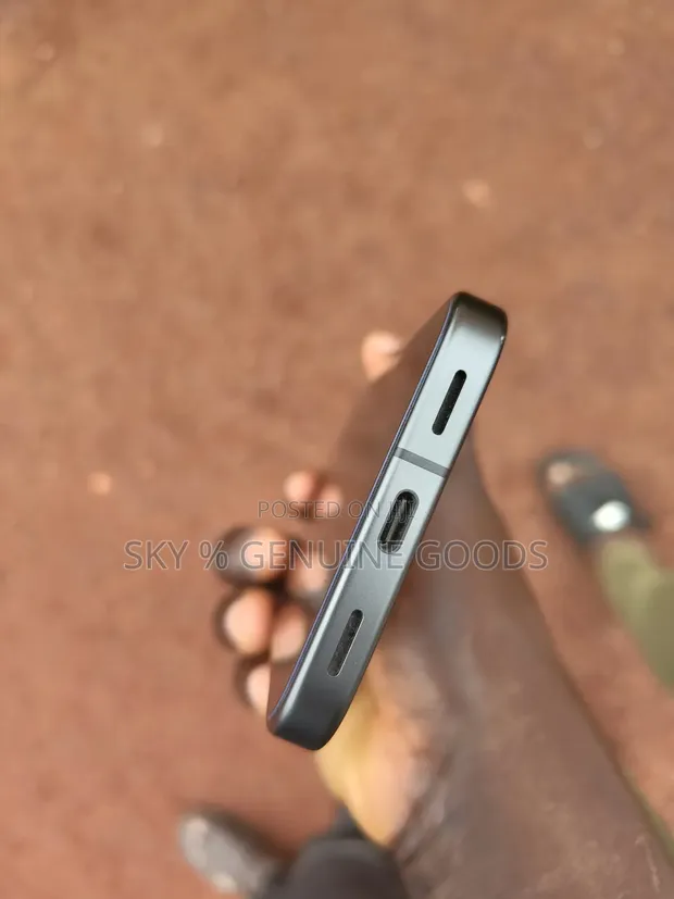 Google Pixel 10 128GB Black - 1