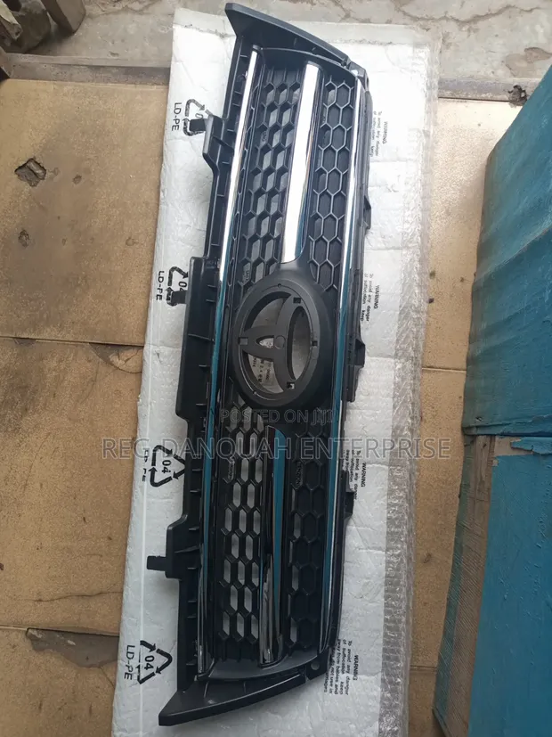 Toyota RAV4 2010-2012 Grille - 1