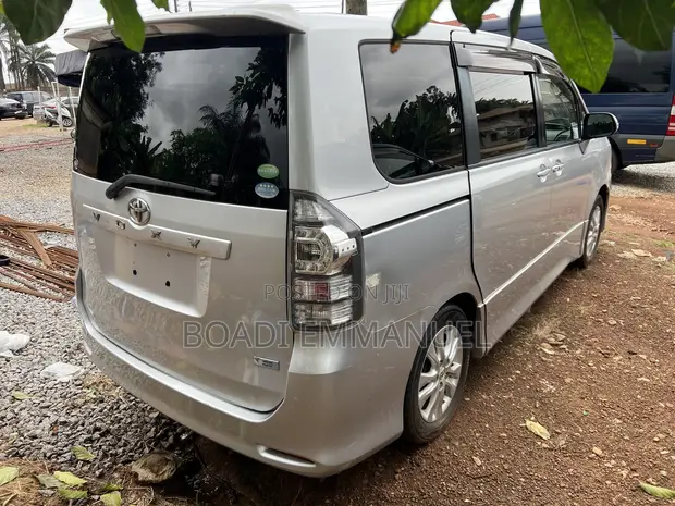 Toyota Voxy 2012 Silver - 1