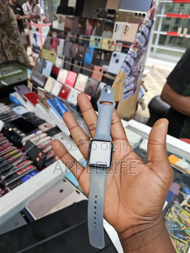Apple Watch Series 3 42mm Cellular - 1
