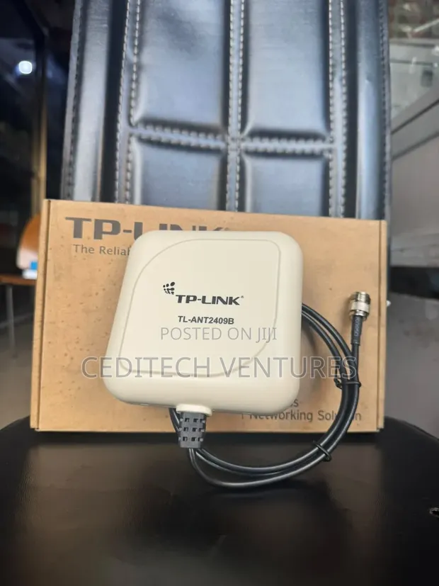 TP-Link 2.4GHz 9dBi Outdoor Directional Panel Antenna - 1