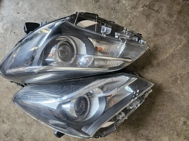 Toyota Yaris Headlight Pair (2015-2018) - 1