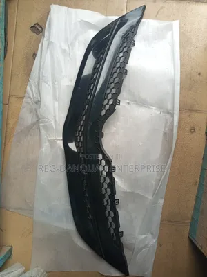 Toyota Yaris Top Grille (2007-2011)
