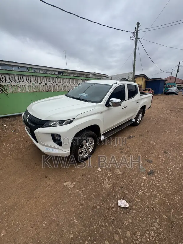 Mitsubishi L200 2022 White - 1