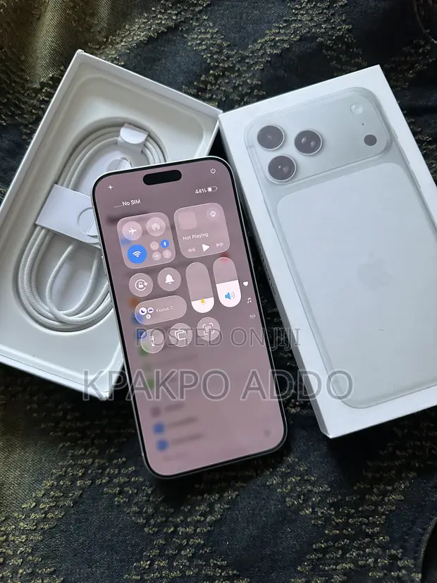 New Apple iPhone 17 Pro Max 256GB Silver - 1
