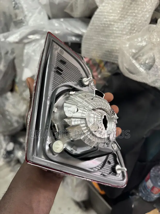 Toyota Corolla Boot Light (2009-2010) - 1