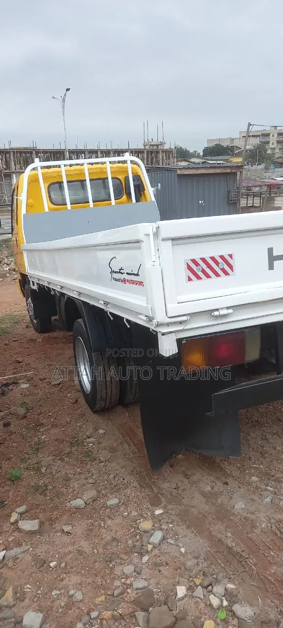 Hyundai HD65 4WD Dump Truck - 1