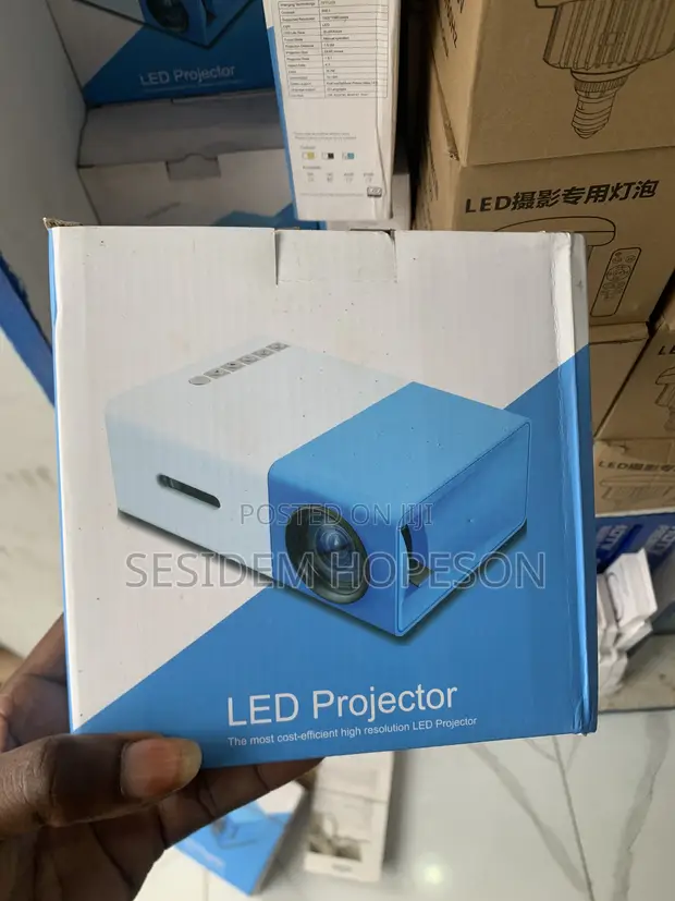 YG300 Portable Mini LED Projector - 1