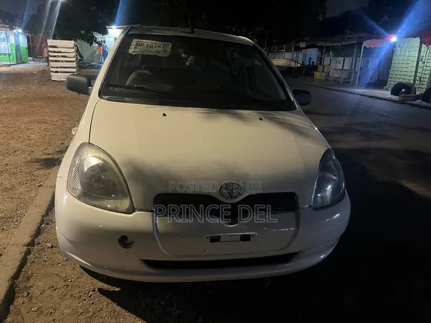 Toyota Yaris 1999 White - 1