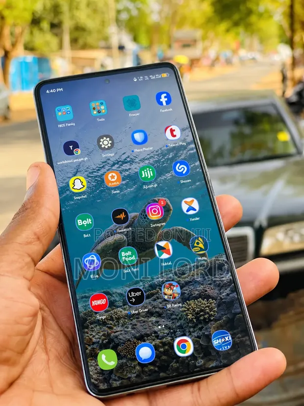 Tecno Camon 20 Mr. Doodle Edition 256GB Green - 1