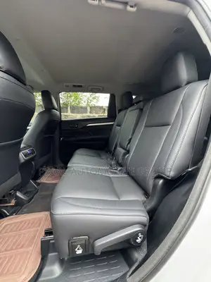 2018 Toyota Highlander LE 4x2 SUV