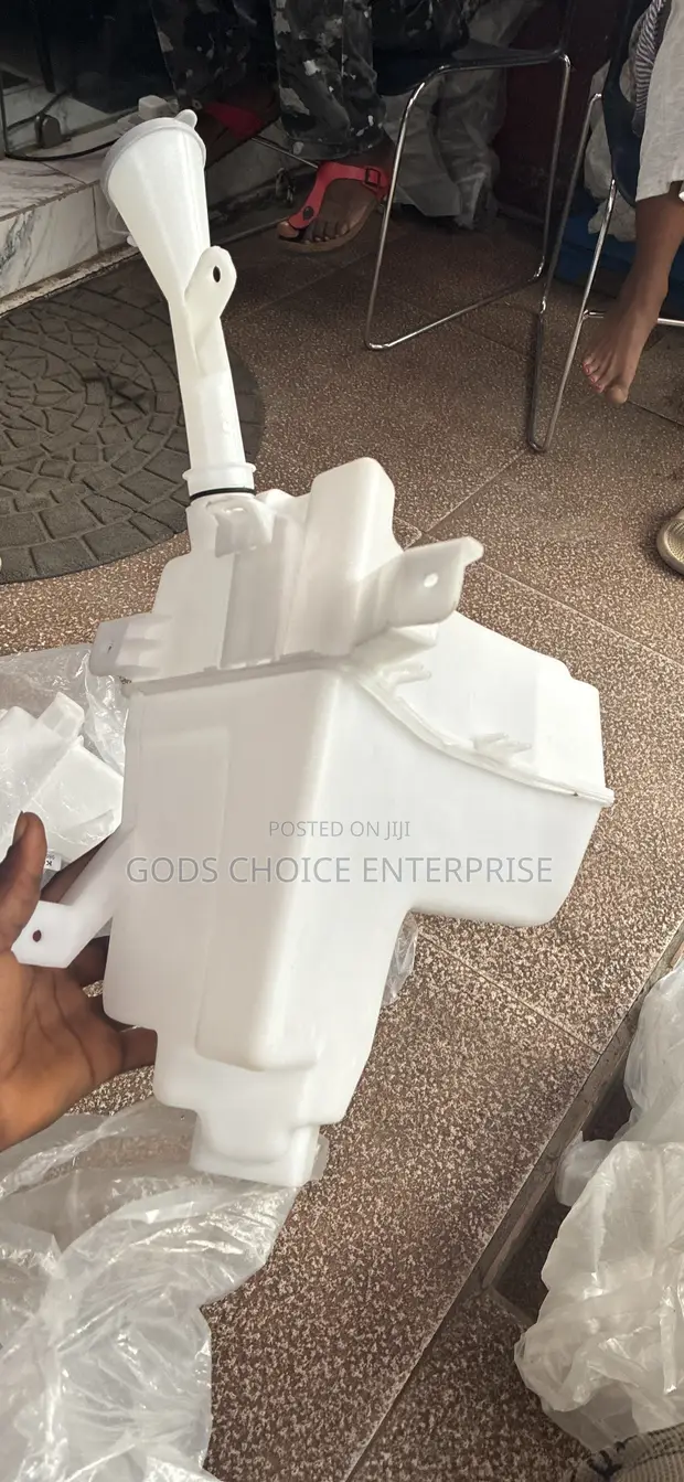 Wiper Bottle for Nissan Kicks (2018-2022) - 1