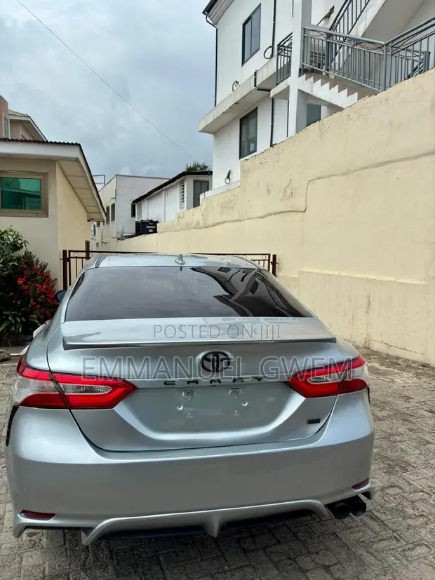 2022 Toyota Camry XLE Silver - 1