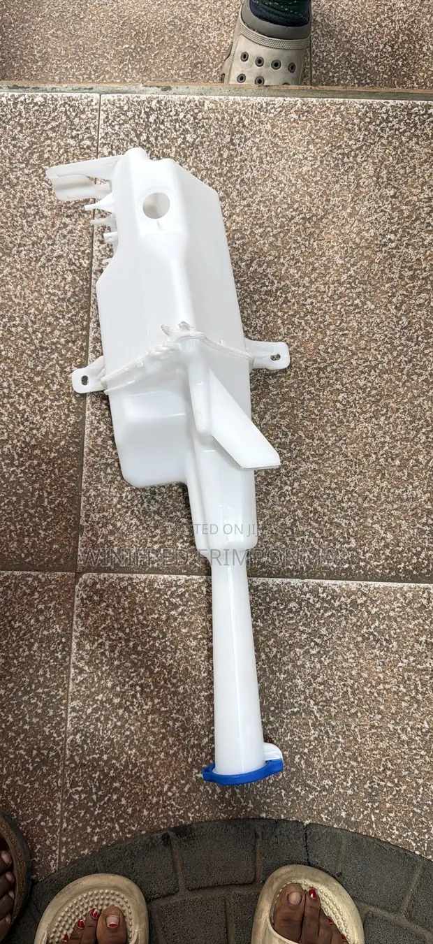 Hyundai Santa Fe Wiper Wash Bottle/Gallon (2019-2022) - 1