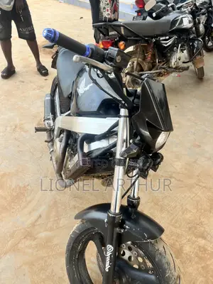 Honda NT650 Bros 650 (2015)
