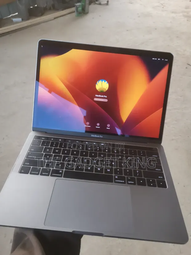Apple MacBook Pro 2017 8GB Intel Core i5 SSD 256GB - 1