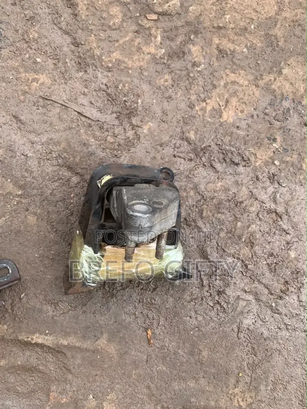 Toyota Corolla Engine Mount - 1