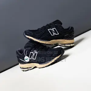 New Balance 1906R Black Sneakers