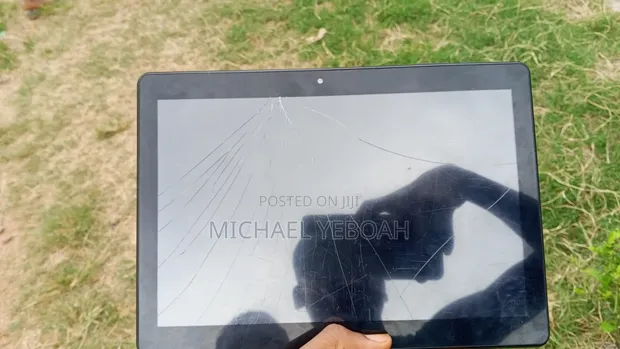 Tablet 128GB Black (Cracked Screen) - 1