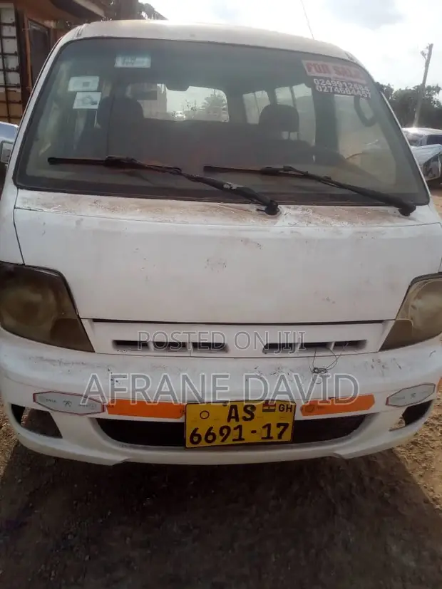 Nissan Caravan (Urvan) 1999 White - 1