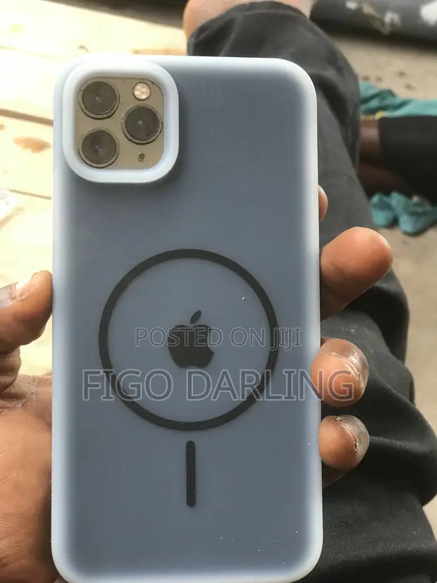 Apple iPhone 11 Pro Max 64GB Black - 1