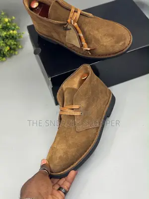 Clarks Desert Chukka Boots - Tan/Cola Brown - Black Sole
