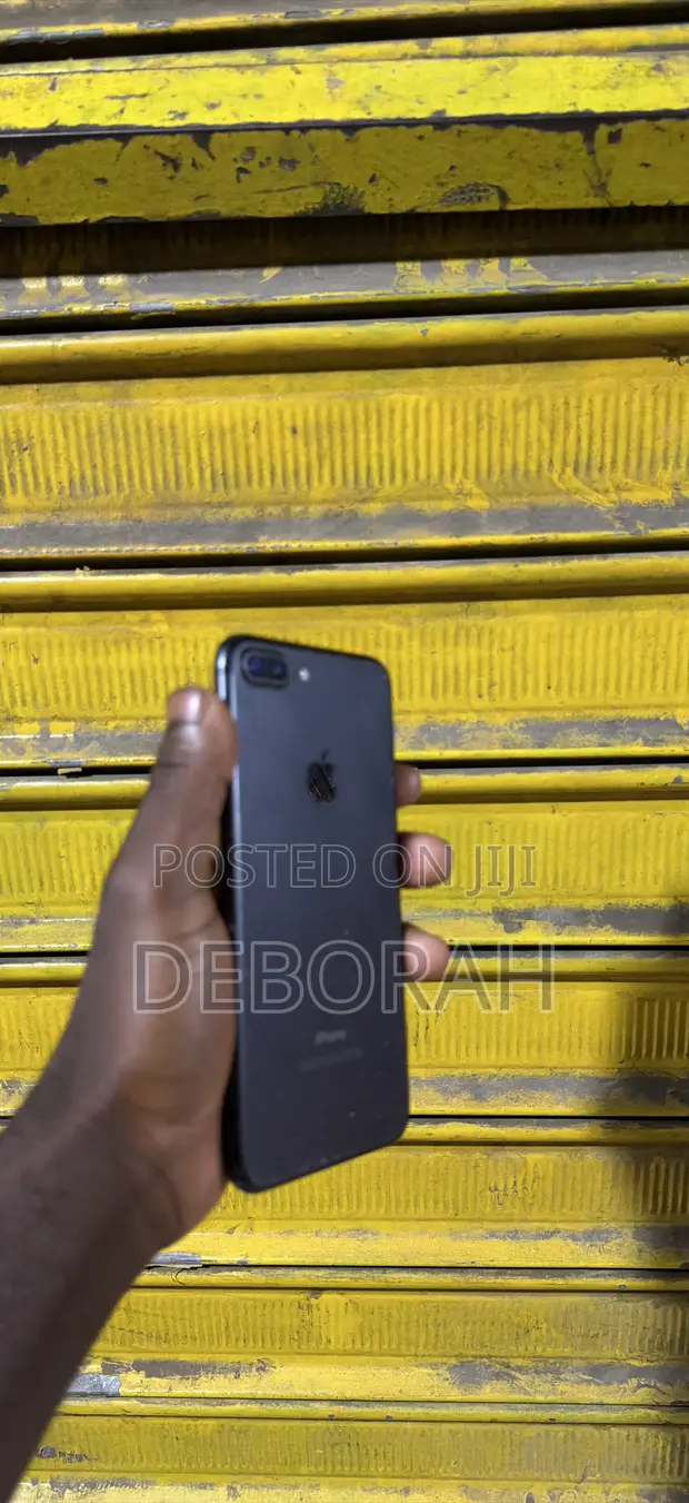 Apple iPhone 7 Plus 128GB Black - 1