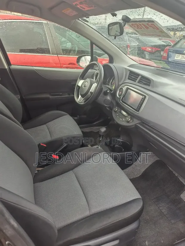 Toyota Vitz 1.3 FWD 5dr 2013 Black - 1
