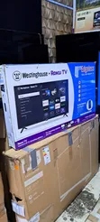 Westinghouse 40" Smart Full HD Roku TV - 1