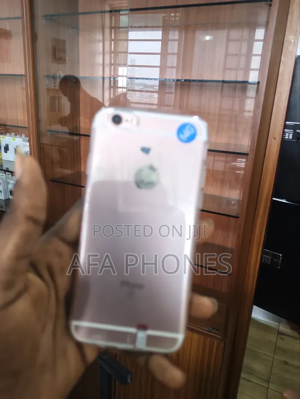 Apple iPhone 6s 64GB Gold - 1