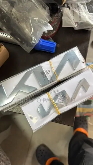 Kia Emblem/Logo/Crown