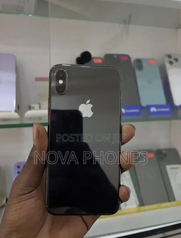 Apple iPhone X 64GB Black - 1