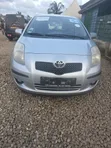 Toyota Yaris 2009 Silver - 1