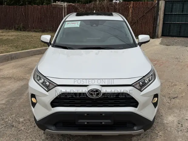 Toyota RAV4 XLE 2022 Black - 1