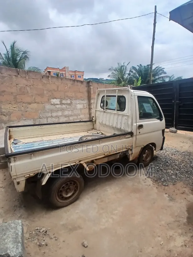Daihatsu Hijet Kei Truck 2005 White - 1
