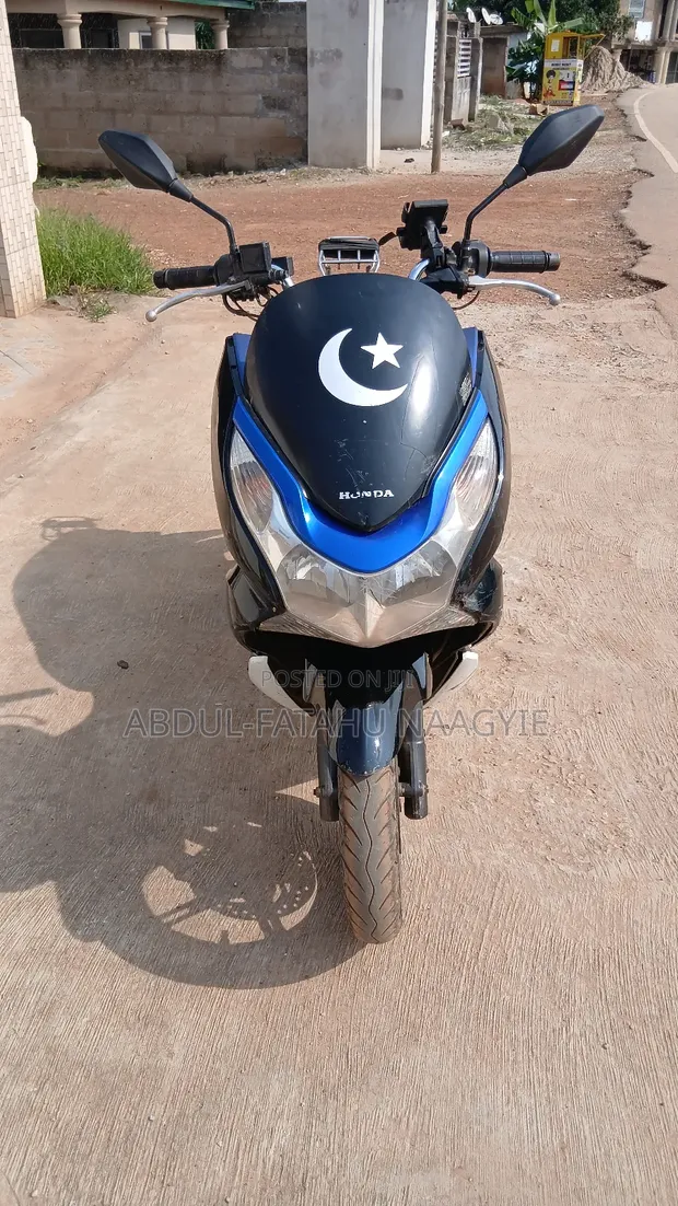 Honda PCX 125cc Scooter 2013 - 1