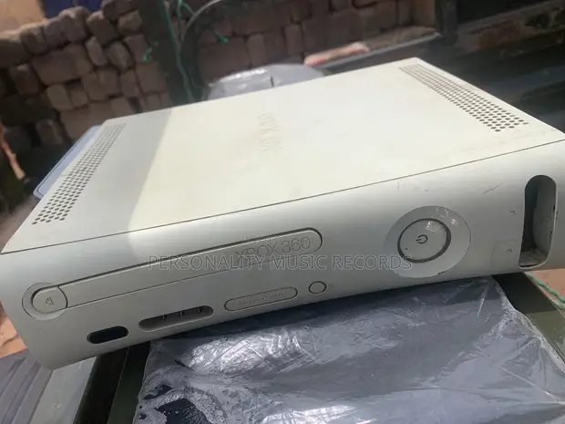 Xbox 360 Console - 320GB White - 1