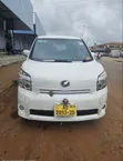 Toyota Voxy V 2WD 8-Seater 2011 White - 1