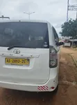 Toyota Voxy V 2WD 8-Seater 2011 White - 2