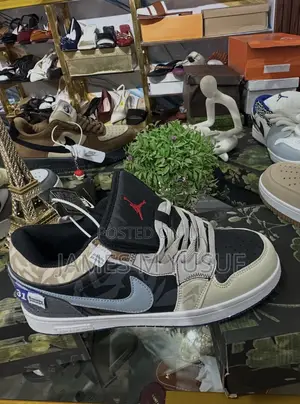 Original Nike Air Force 1 Sneakers