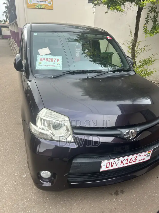 Toyota Sienta 2012 Pearl - 1