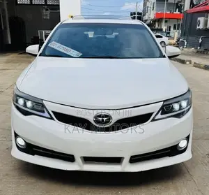 2014 Toyota Camry SE Sedan