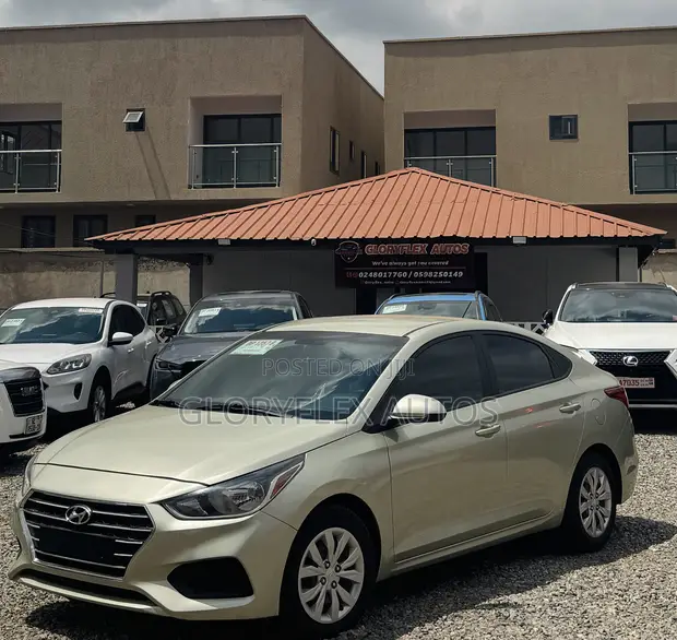 Hyundai Accent SE 2018 Beige - 1